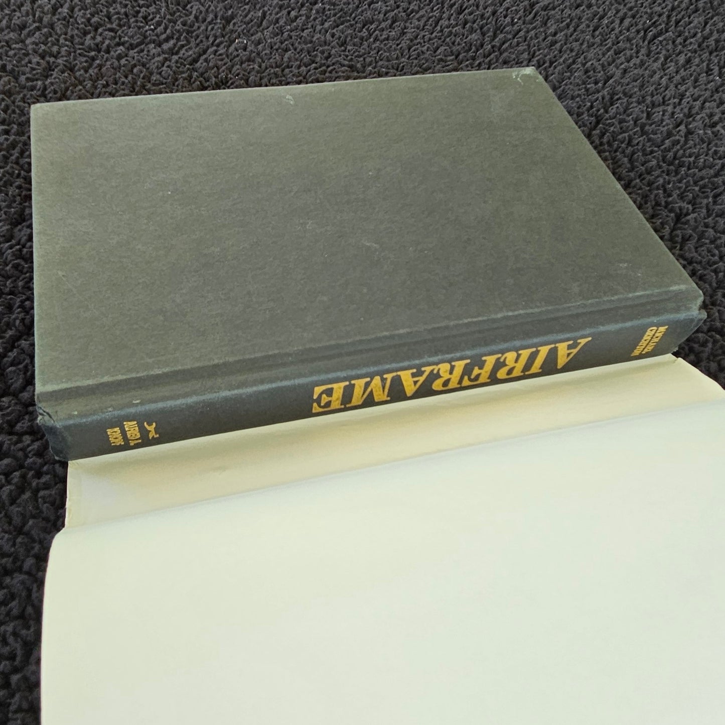 Used: Airframe by Michael Crichton (Sprayed-Edge Knopf Hardcover)