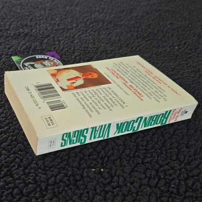 Used: Robin Cook Vital Signs (Berkley Paperback)